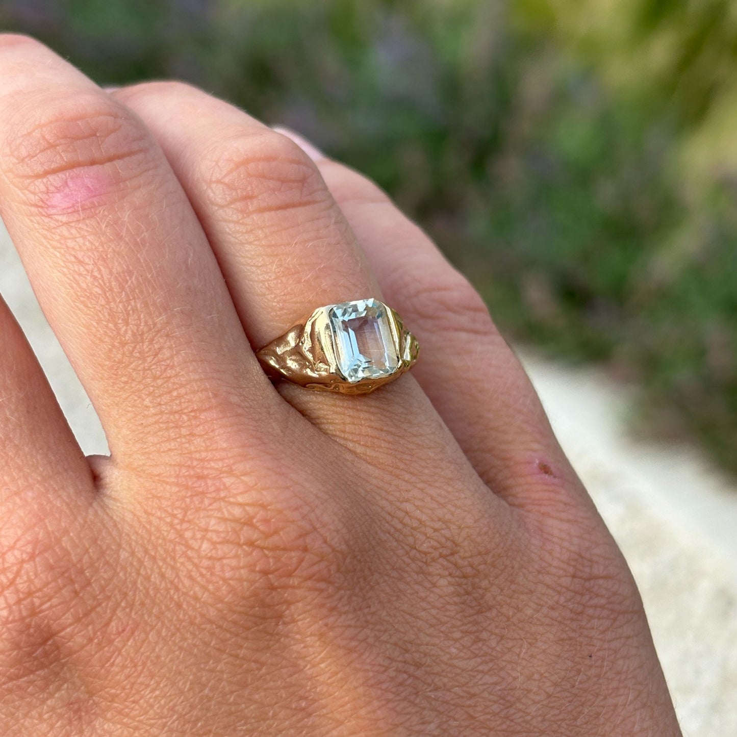 9ct Emerald Molten