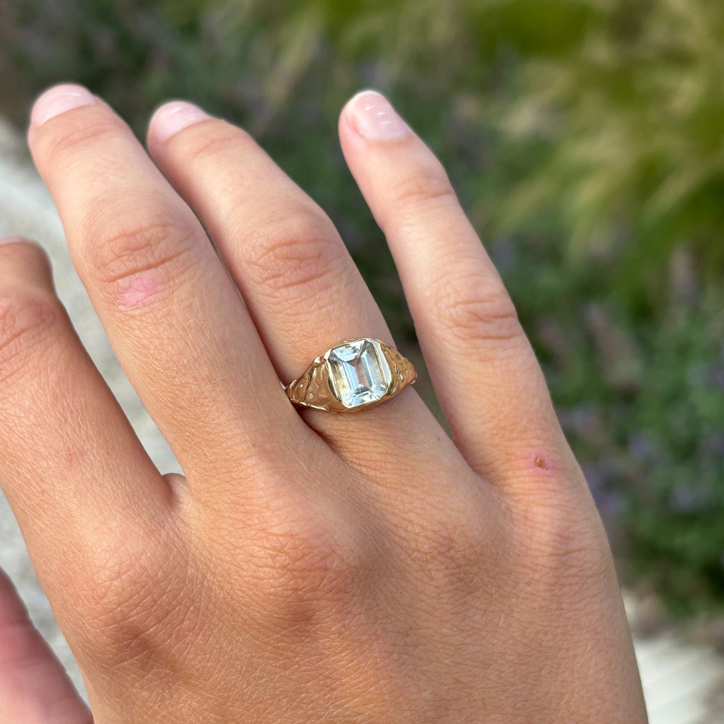 9ct Emerald Molten