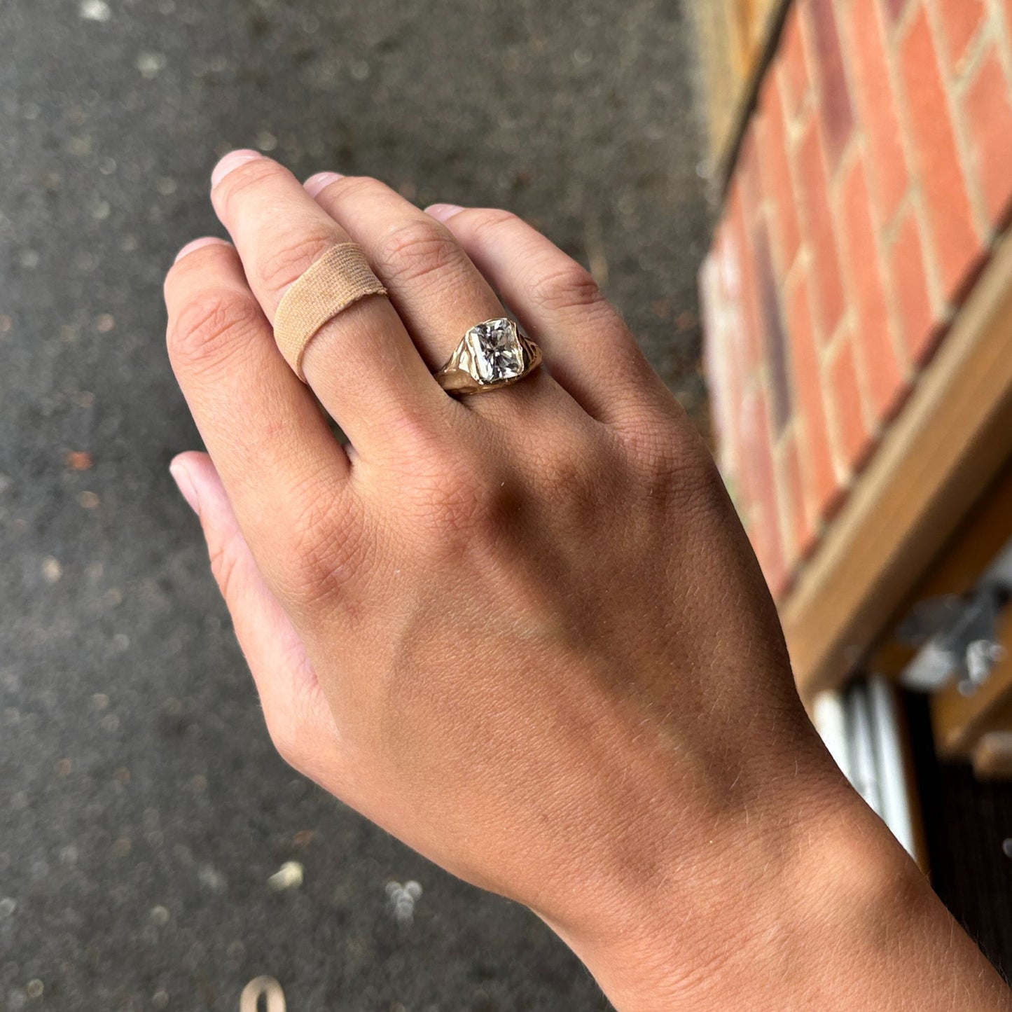 Elle 9ct Emerald Molten