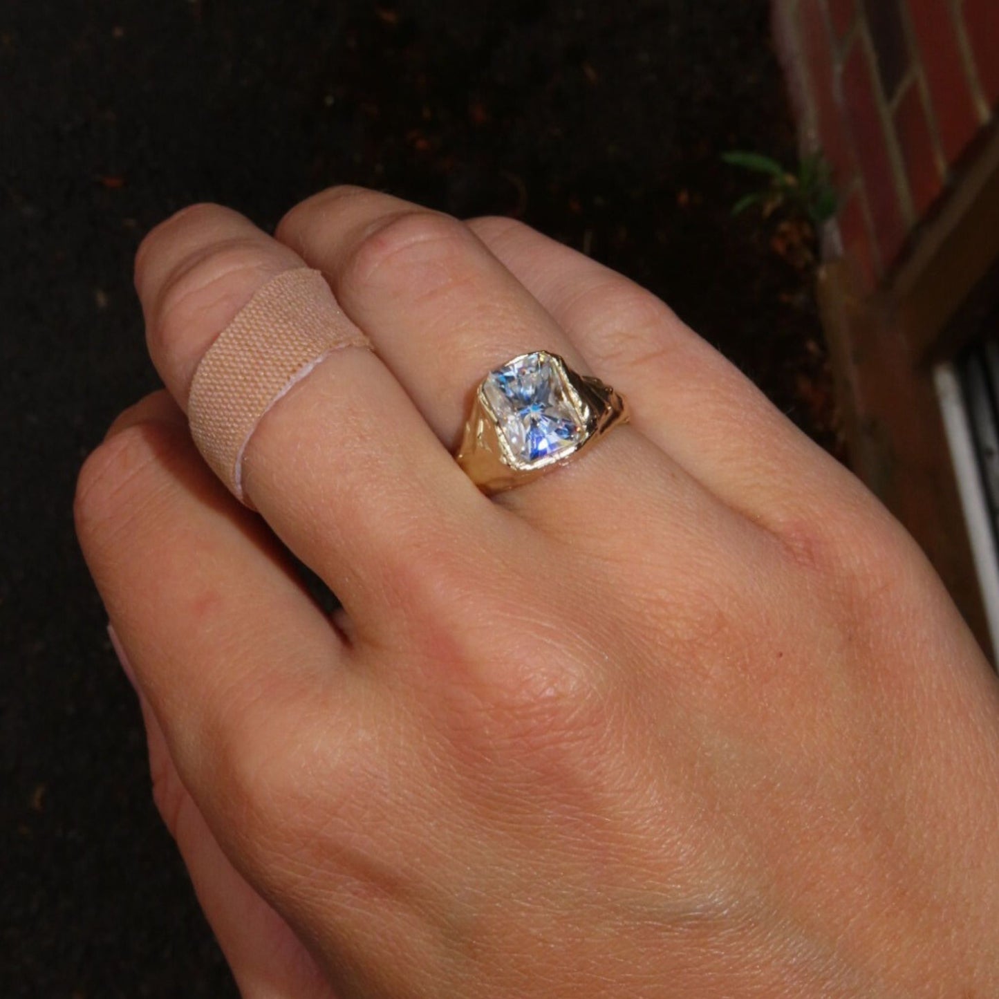 Elle 9ct Emerald Molten