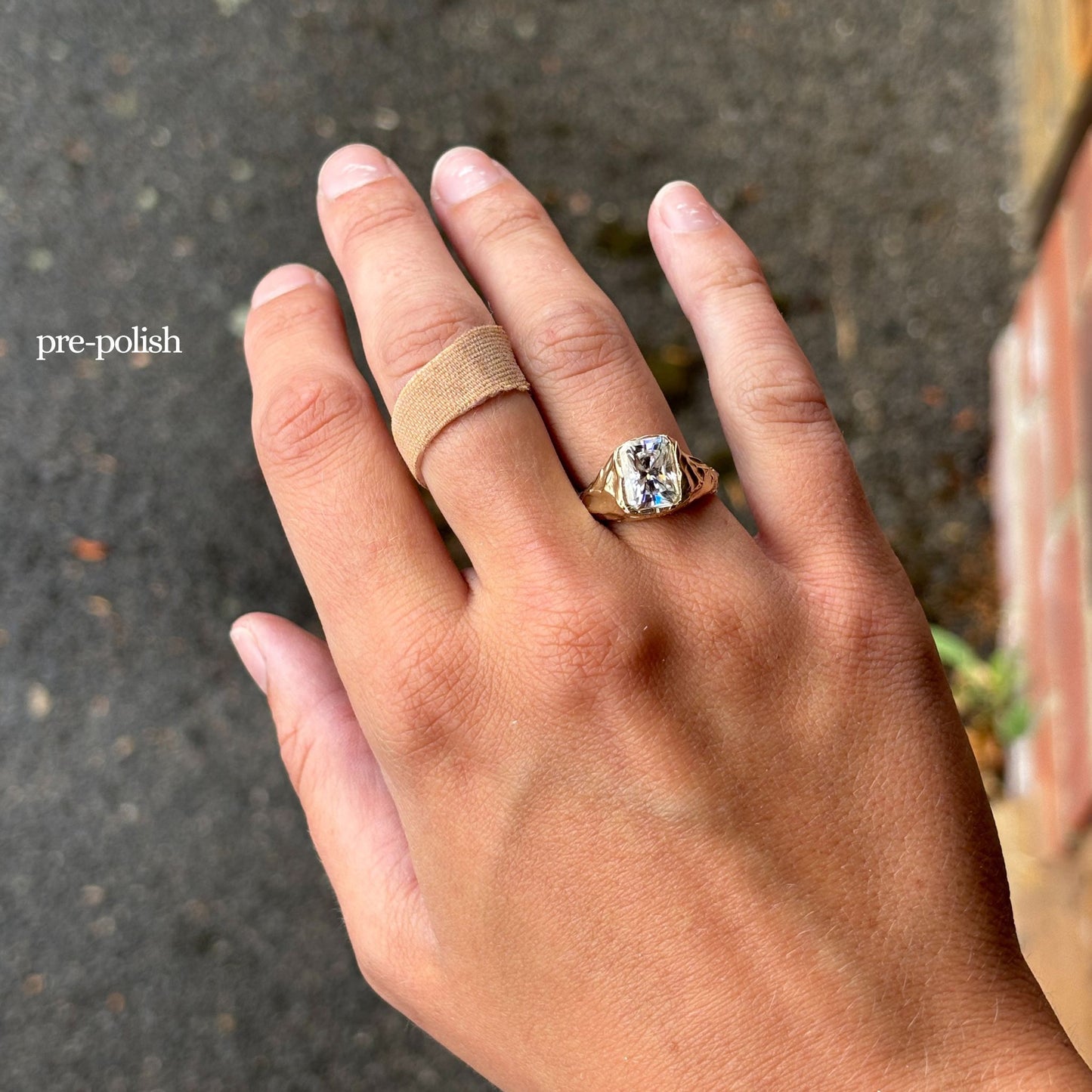 Elle 9ct Emerald Molten