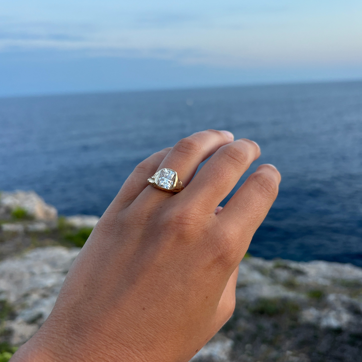 Elle 9ct Emerald Molten