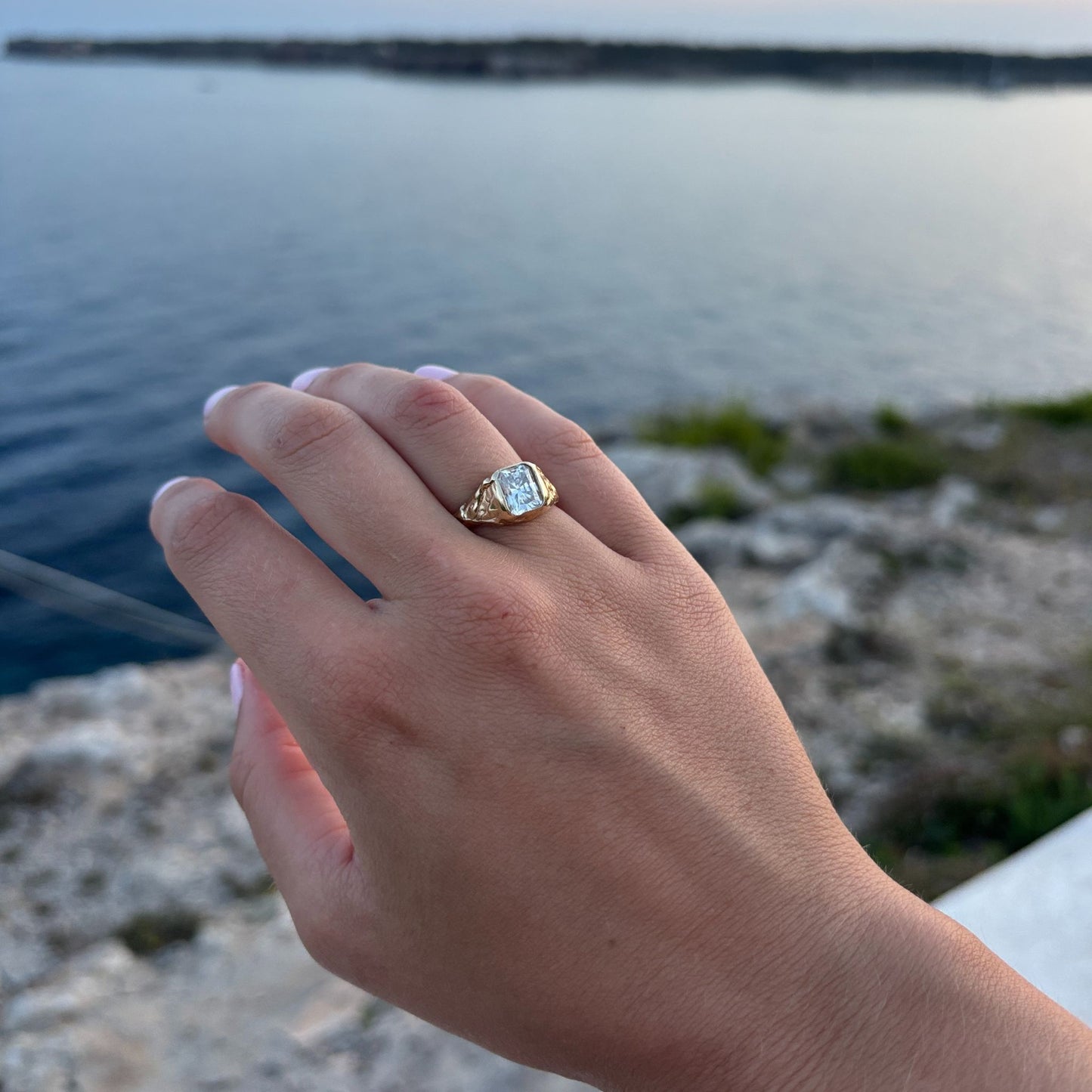 Engagement Emerald Molten