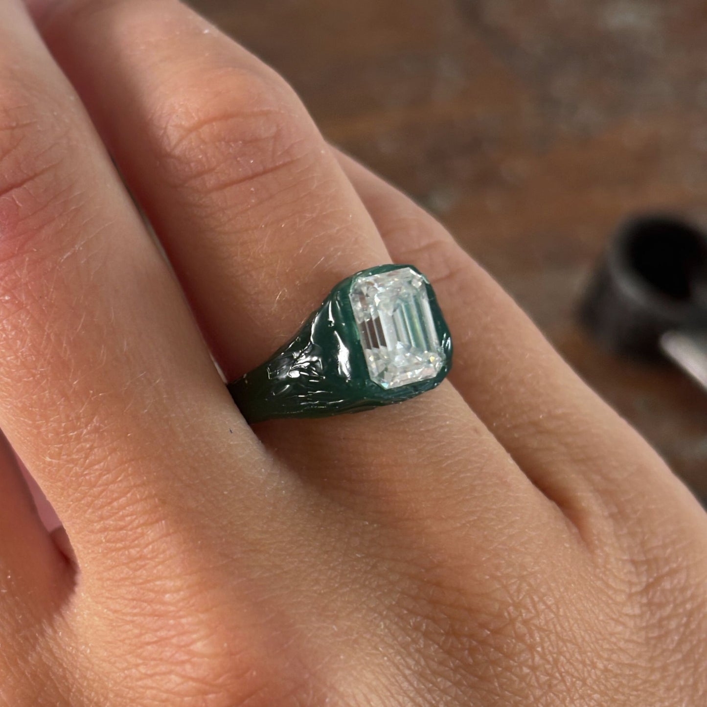 Elle 9ct Emerald Molten