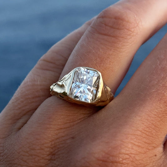 Elle 9ct Emerald Molten